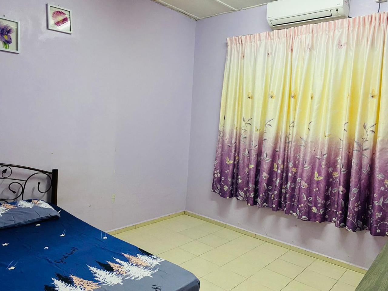 Zr Homestay Kemaman Dengan 3 Bilik Tidur 2 Bilik Air Chukai Exterior foto